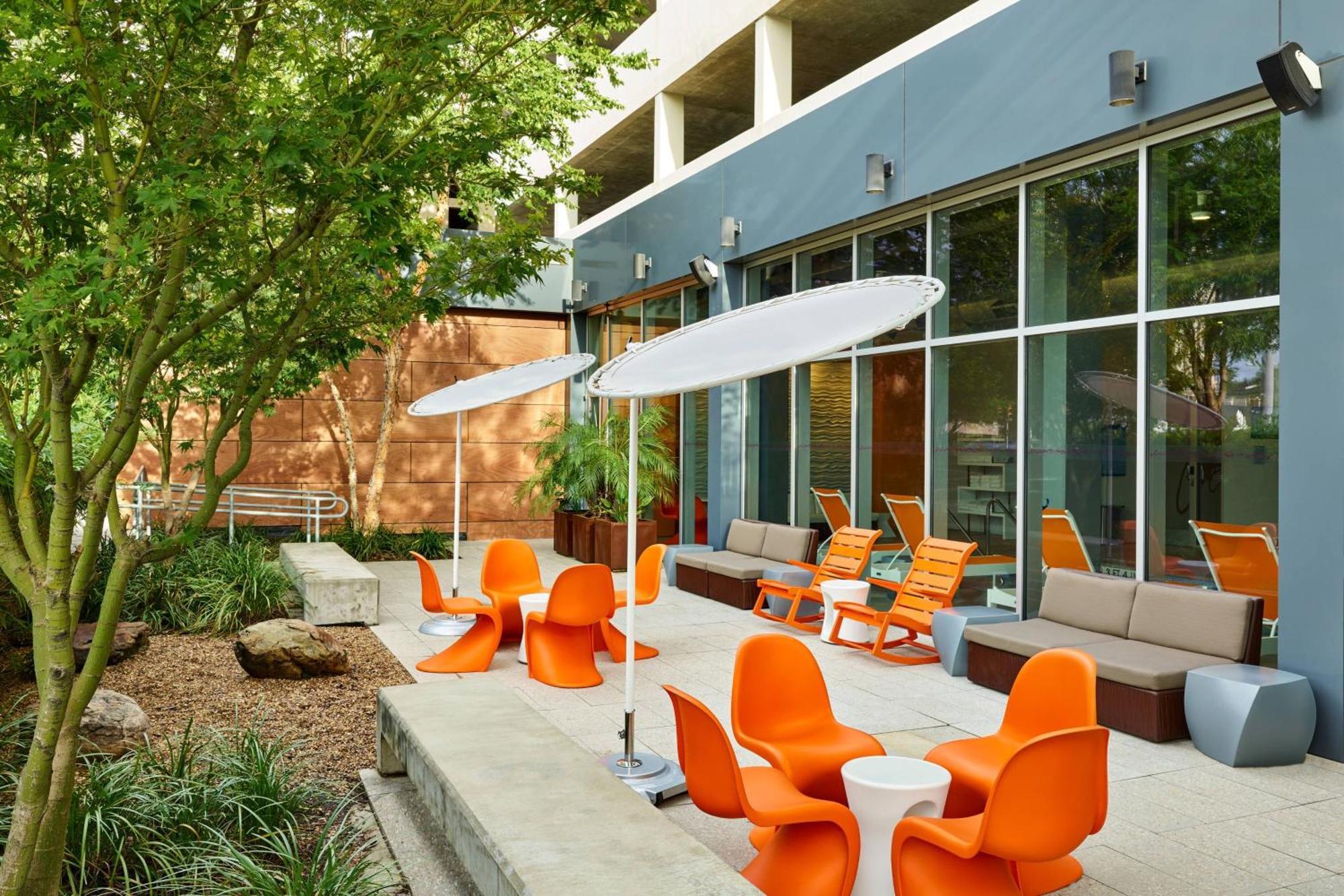 Aloft Houston By The Galleria Экстерьер фото
