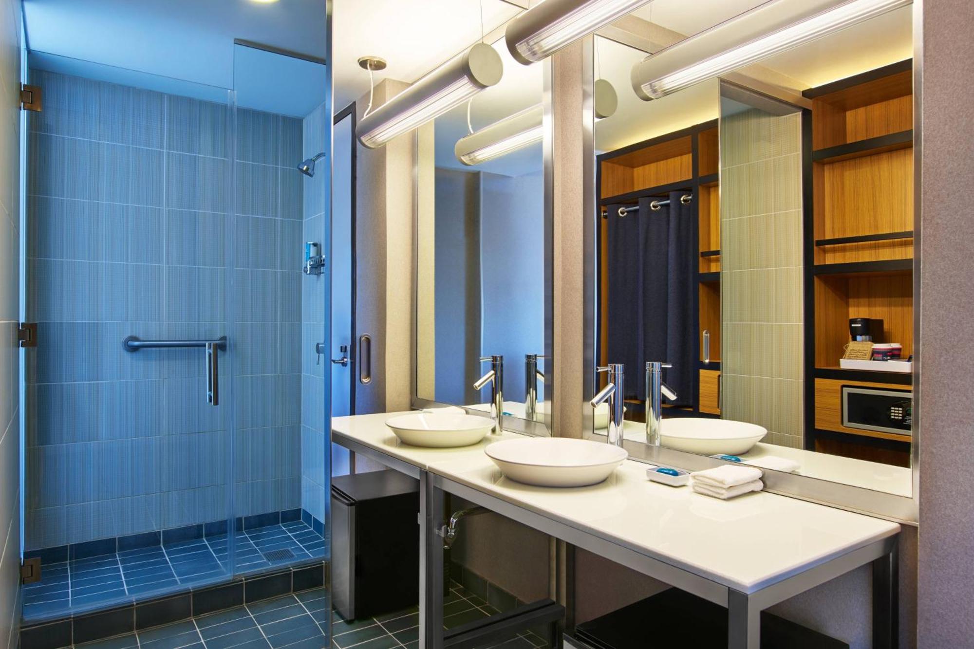 Aloft Houston By The Galleria Экстерьер фото
