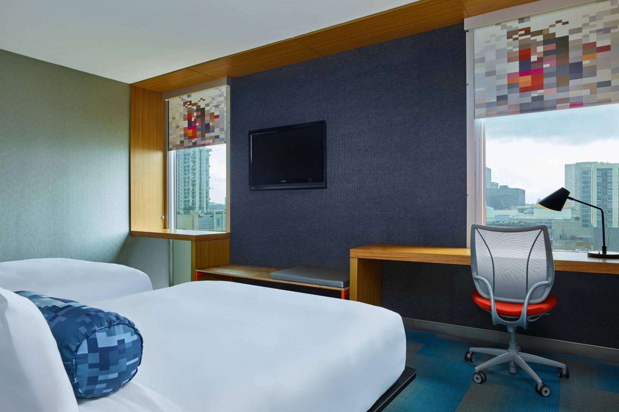 Aloft Houston By The Galleria Экстерьер фото