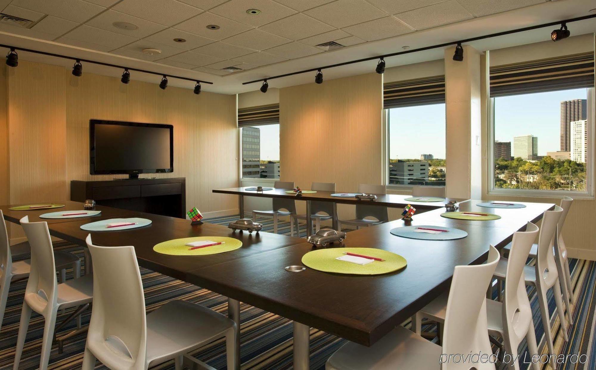 Aloft Houston By The Galleria Экстерьер фото